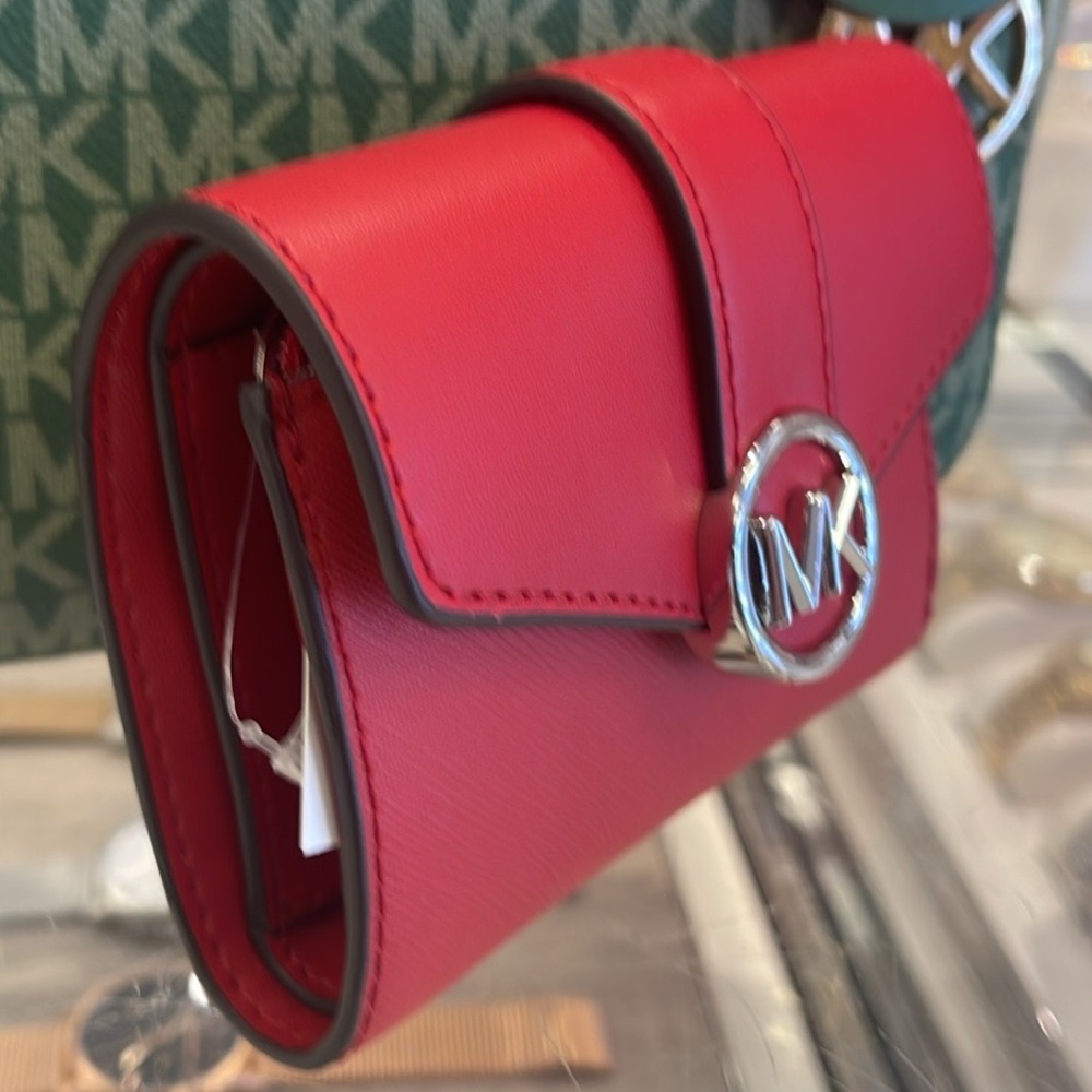 MICHAEL KORS
Carmen Medium Faux Leather Wallet
Bright Red
NWT